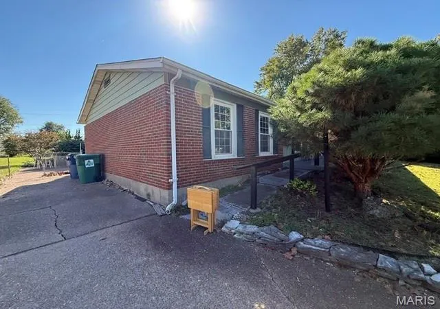 Photo 3 of Single family home for sale at 2640 Woodsage Dr, Florissant, MO 63033 | MLS# MIS26067390 | Listing updated on 2026-10-26