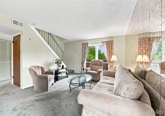 Listing Photo 2 - Condo for sale in building located at 11138 Towering Pines Dr, St Louis, MO 63136