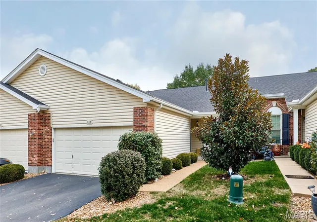 Photo 1 of House for sale at 814 Woodside Trails Dr, Ballwin, MO 63021 | MLS# MIS26067401 | Listing updated on 2026-10-29