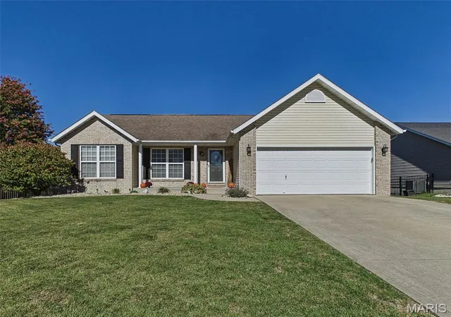 Photo 1 of Single family home for sale at 115 Shadowbrooke, Troy, IL 62294 | MLS# MIS26067403 | Listing updated on 2026-10-21