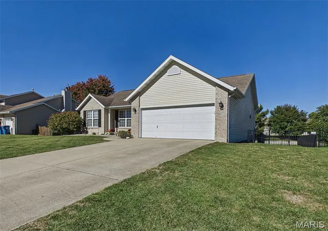 Photo 2 of Single family home for sale at 115 Shadowbrooke, Troy, IL 62294 | MLS# MIS26067403 | Listing updated on 2026-10-21