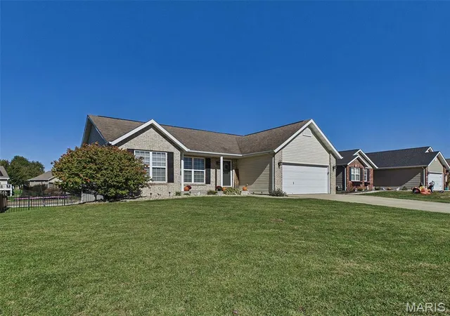 Photo 3 of Single family home for sale at 115 Shadowbrooke, Troy, IL 62294 | MLS# MIS26067403 | Listing updated on 2026-10-21