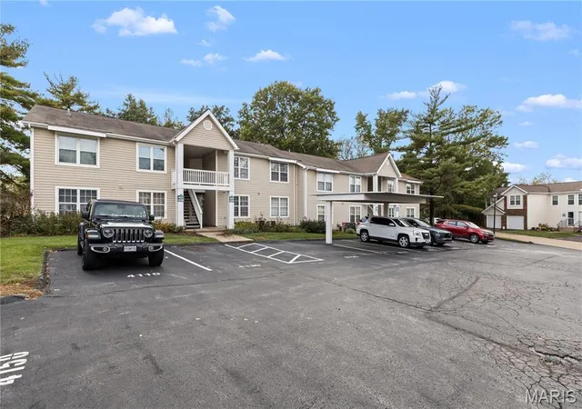 Photo 3 of Single family home for sale at 4126 Island Ter Ct, Florissant, MO 63034 | MLS# MIS26067404 | Listing updated on 2026-10-22