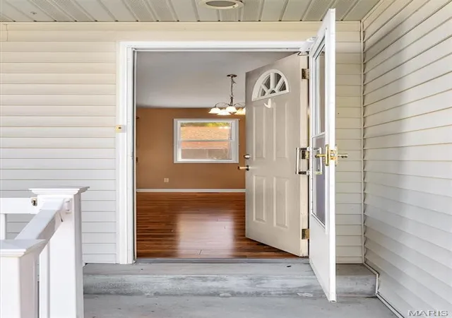 Photo 3 of Single family home for sale at 574 Bon Oaks Dr, Sullivan, MO 63080 | MLS# MIS26067407 | Listing updated on 2026-10-26