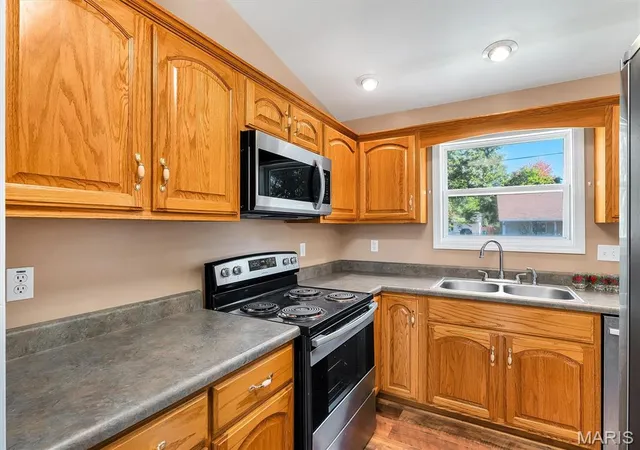 Photo 4 of Single family home for sale at 574 Bon Oaks Dr, Sullivan, MO 63080 | MLS# MIS26067407 | Listing updated on 2026-10-26