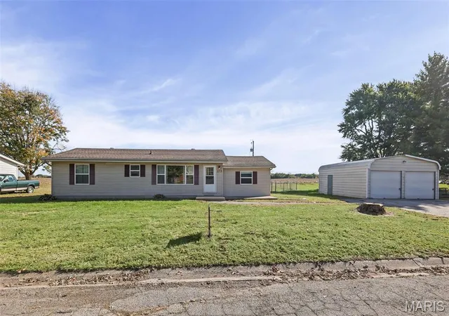 Single family home for sale at 215 Avalon St, Brighton, IL 62012 | MLS# MIS26067409