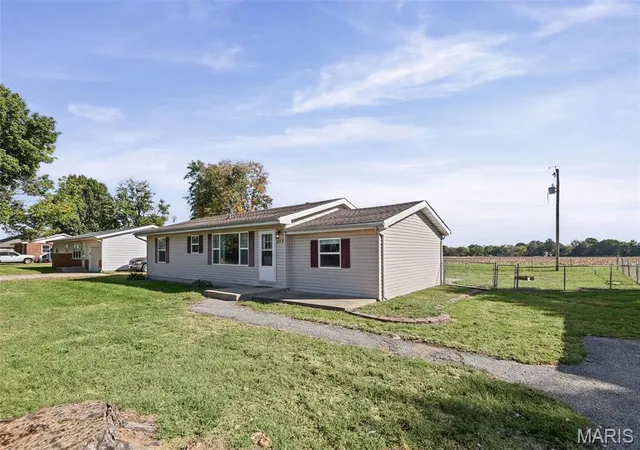 Photo 2 of Single family home for sale at 215 Avalon St, Brighton, IL 62012 | MLS# MIS26067409 | Listing updated on 2026-10-26