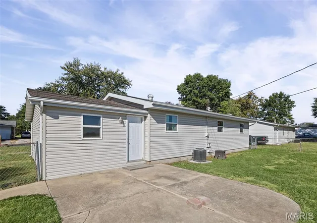 Photo 4 of Single family home for sale at 215 Avalon St, Brighton, IL 62012 | MLS# MIS26067409 | Listing updated on 2026-10-26