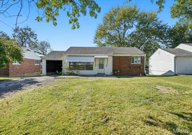Photo 1 of Single family home for sale at 31 Westdell Dr, Saint Louis, MO 63136 | MLS# MIS26067419 | Listing updated on 2026-10-21