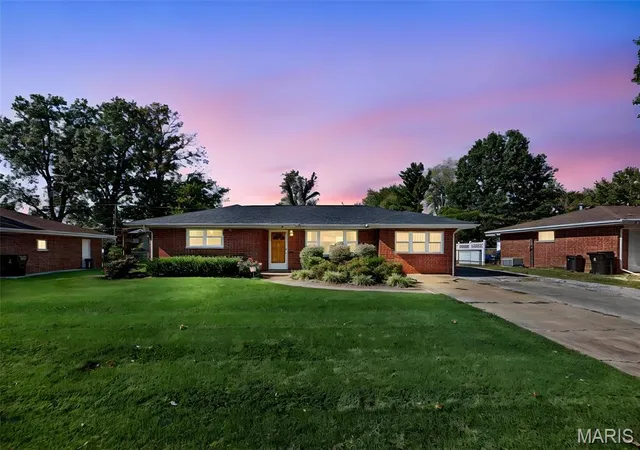 Photo 1 of Single family home for sale at 23 Buckingham Rd, Belleville, IL 62226 | MLS# MIS26067420 | Listing updated on 2026-10-24
