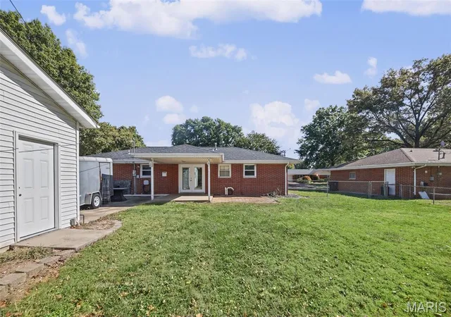 Photo 3 of Single family home for sale at 23 Buckingham Rd, Belleville, IL 62226 | MLS# MIS26067420 | Listing updated on 2026-10-24