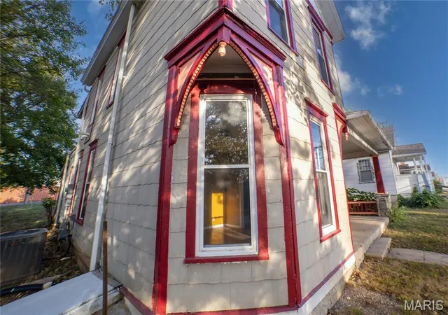 Photo 2 of Single family home for sale at 446 N Madison Ave, Lebanon, MO 65536 | MLS# MIS26067428 | Listing updated on 2026-10-26