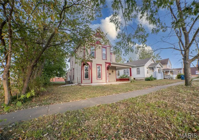 Photo 3 of Single family home for sale at 446 N Madison Ave, Lebanon, MO 65536 | MLS# MIS26067428 | Listing updated on 2026-10-26