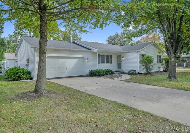 Photo 1 of Sale Pending at 706 Ash St, Greenville, IL 62246 | MLS# MIS26067434 | Listing updated on 2026-10-26