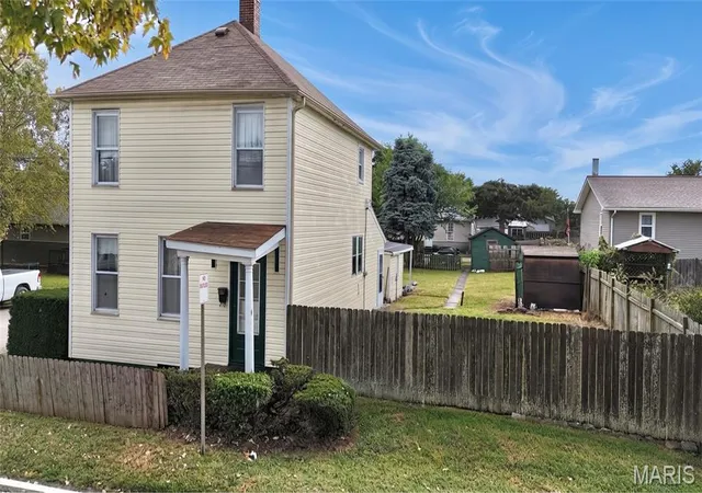 Photo 1 of Single family home for sale at 107 E Center St, Troy, IL 62294 | MLS# MIS26067437 | Listing updated on 2026-10-26