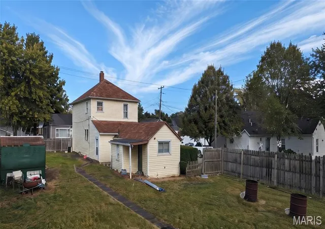 Photo 2 of Single family home for sale at 107 E Center St, Troy, IL 62294 | MLS# MIS26067437 | Listing updated on 2026-10-26