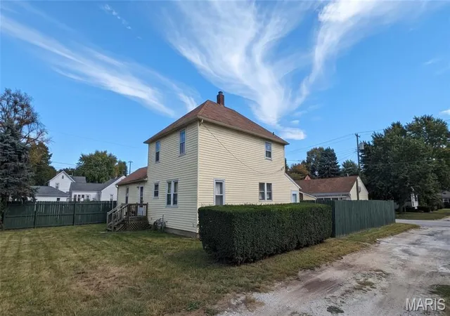 Photo 3 of Single family home for sale at 107 E Center St, Troy, IL 62294 | MLS# MIS26067437 | Listing updated on 2026-10-26