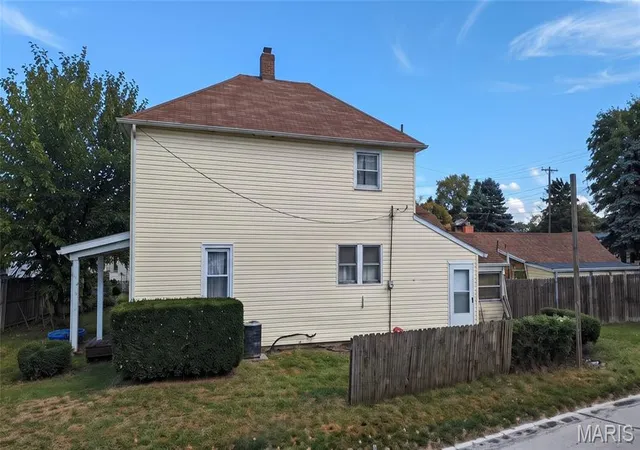Photo 3 of Single family home for sale at 107 E Center St, Troy, IL 62294 | MLS# MIS26067437 | Listing updated on 2026-10-26