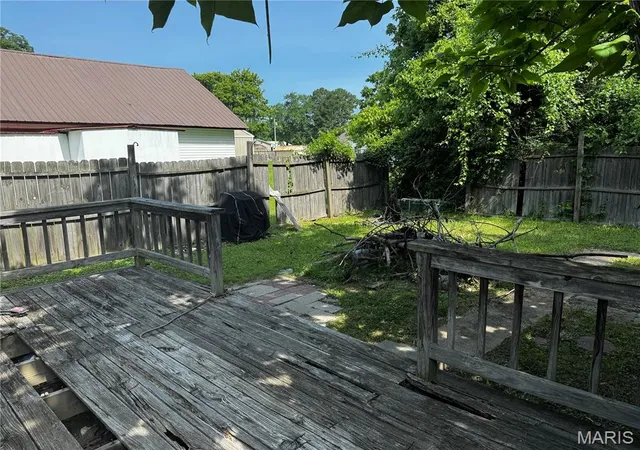Photo 3 of Single family home for sale at 527 W Victor St, Poplar Bluff, MO 63901 | MLS# MIS26067440 | Listing updated on 2026-10-27