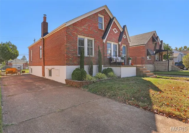 Photo 2 of Sale Pending at 3416 Macklind Ave, St Louis, MO 63139 | MLS# MIS26067443 | Listing updated on 2026-10-27