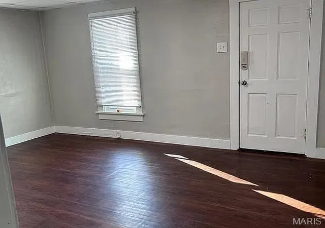 Photo 3 of Single family home for sale at 321 Dorris St, Alton, IL 62002 | MLS# MIS26067456 | Listing updated on 2026-10-23