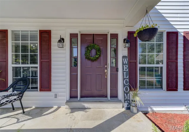 Photo 2 of Single family home for sale at 3727 Summit Dr, Saint Charles, MO 63303 | MLS# MIS26067462 | Listing updated on 2026-10-26