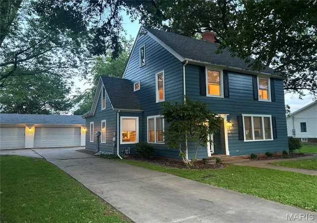 Single family home for sale at 712 N Franklin St, Litchfield, IL 62056 | MLS# MIS26067466