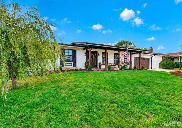 Photo 2 of Single family home for sale at 22 S Joyce Ellen Way, Saint Peters, MO 63376 | MLS# MIS26067470 | Listing updated on 2026-10-22