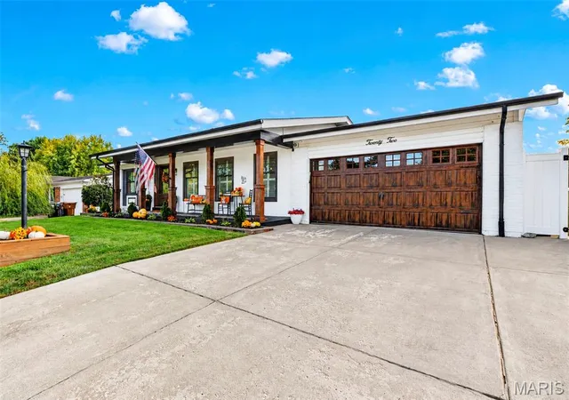 Photo 3 of Single family home for sale at 22 S Joyce Ellen Way, Saint Peters, MO 63376 | MLS# MIS26067470 | Listing updated on 2026-10-22