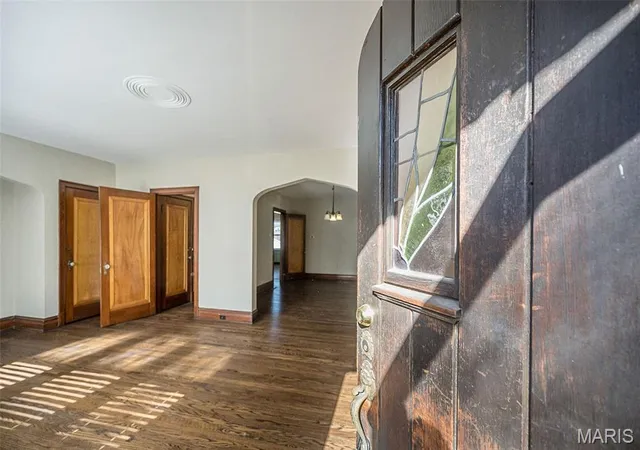Photo 4 of Multi family home for sale at 4139 Alma Ave, Saint Louis, MO 63116 | MLS# MIS26067473 | Listing updated on 2026-10-23