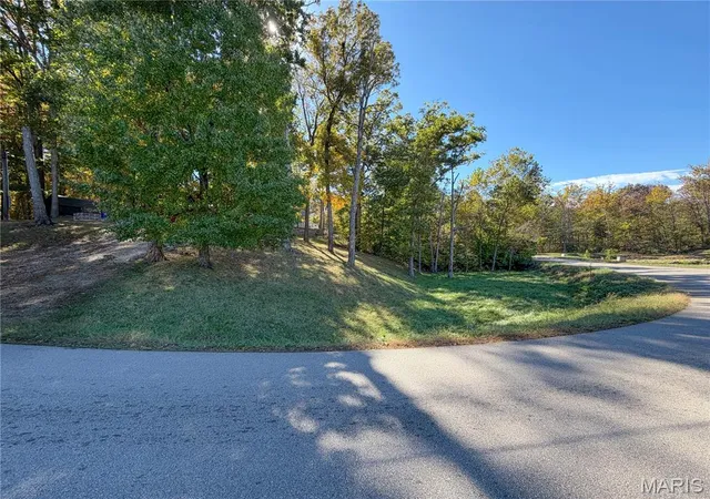 Photo 3 of Sale Pending at 8889 Parrot Dr, French Village, MO 63036 | MLS# MIS26067475 | Listing updated on 2026-10-26