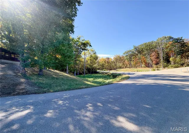 Photo 4 of Sale Pending at 8889 Parrot Dr, French Village, MO 63036 | MLS# MIS26067475 | Listing updated on 2026-10-26