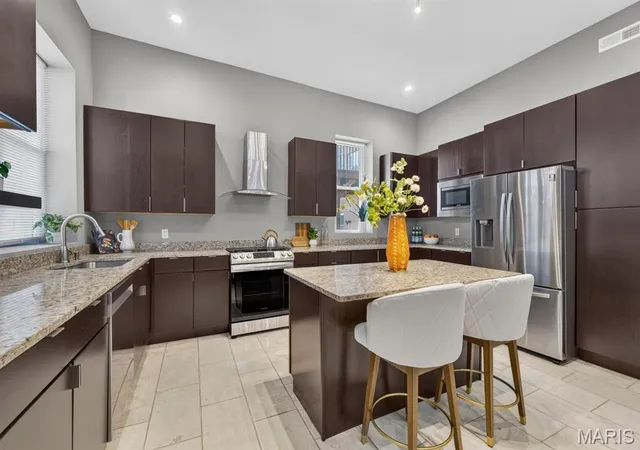 Photo 4 of Condo for sale at 4253 Washington Blvd #B, Saint Louis, MO 63108 | MLS# MIS26067476 | Listing updated on 2026-10-26