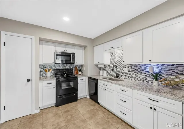 Photo 3 of Townhouse for sale at 726 Windy Ridge Dr, Ballwin, MO 63021 | MLS# MIS26067491 | Listing updated on 2026-10-30