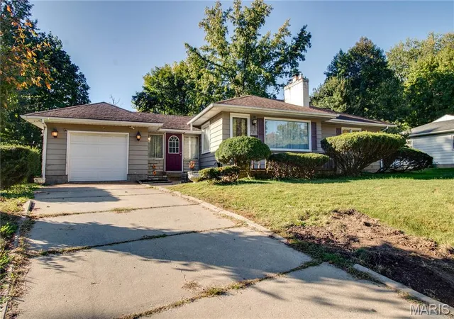 Photo 2 of Single family home for sale at 33 Southern Dr, Belleville, IL 62223 | MLS# MIS26067497 | Listing updated on 2026-10-21