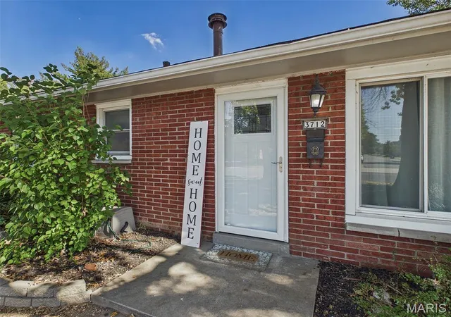 Photo 4 of Single family home for sale at 3712 Johnson Rd, Granite City, IL 62040 | MLS# MIS26067499 | Listing updated on 2026-10-22