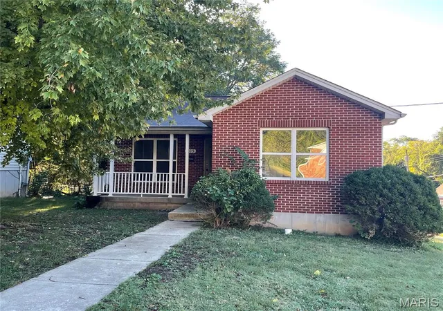Photo 1 of Single family home for sale at 803 Silver St, Alton, IL 62002 | MLS# MIS26067504 | Listing updated on 2026-10-23
