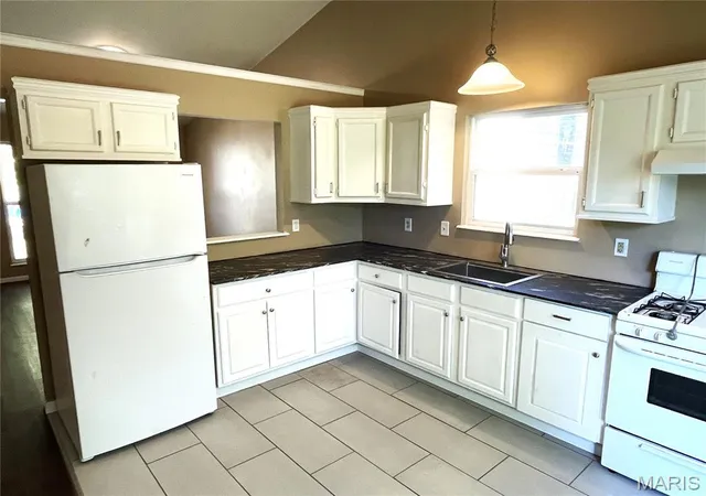 Photo 2 of Single family home for sale at 803 Silver St, Alton, IL 62002 | MLS# MIS26067504 | Listing updated on 2026-10-23