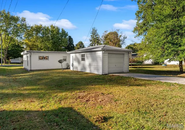 Photo 3 of Single family home for sale at 508 E Jefferson St, O Fallon, IL 62269 | MLS# MIS26067507 | Listing updated on 2026-10-22