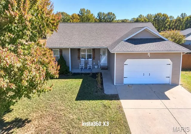 Single family home for sale at 1704 Jon St, West Plains, MO 65775 | MLS# MIS26067516