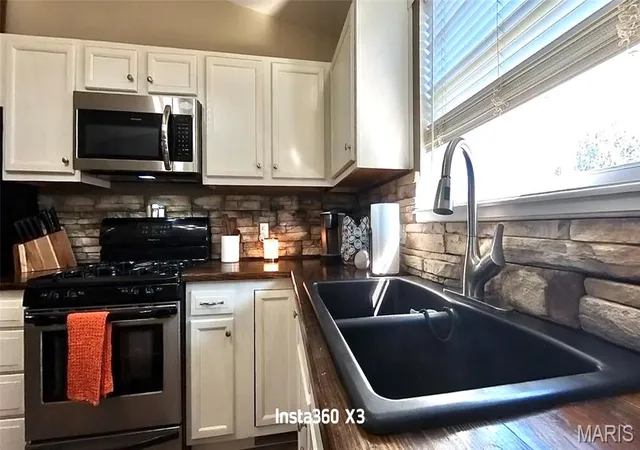 Photo 3 of Single family home for sale at 1704 Jon St, West Plains, MO 65775 | MLS# MIS26067516 | Listing updated on 2026-10-21