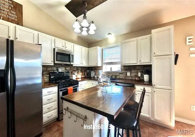 Photo 4 of Single family home for sale at 1704 Jon St, West Plains, MO 65775 | MLS# MIS26067516 | Listing updated on 2026-10-21