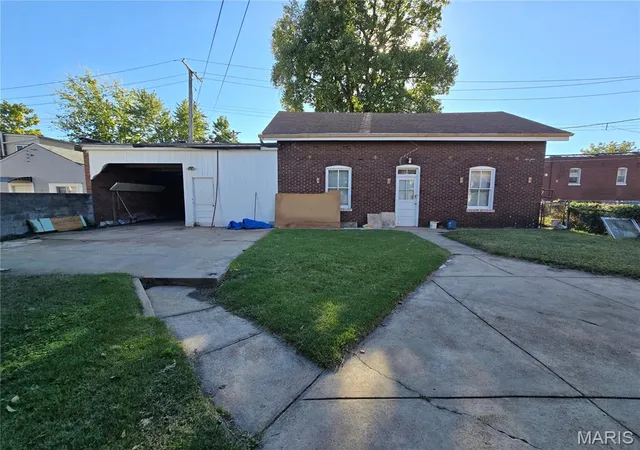 Photo 3 of Single family home for sale at 3648 Meramec St, Saint Louis, MO 63116 | MLS# MIS26067521 | Listing updated on 2026-10-22