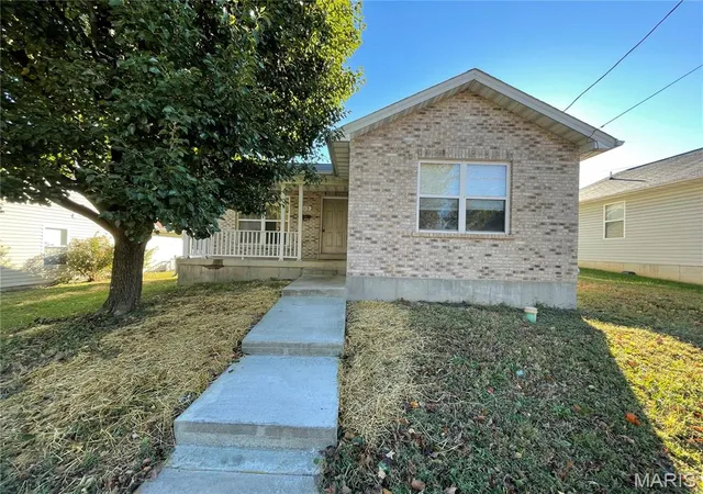 Photo 1 of Single family home for sale at 1113 Central Ave, Alton, IL 62002 | MLS# MIS26067527 | Listing updated on 2026-10-22