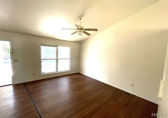 Photo 2 of Single family home for sale at 1113 Central Ave, Alton, IL 62002 | MLS# MIS26067527 | Listing updated on 2026-10-23