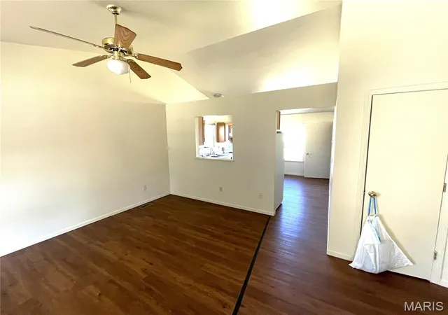 Photo 3 of Single family home for sale at 1113 Central Ave, Alton, IL 62002 | MLS# MIS26067527 | Listing updated on 2026-10-23