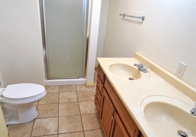 Photo 3 of Single family home for sale at 1328 Russell St, Alton, IL 62002 | MLS# MIS26067528 | Listing updated on 2026-10-21