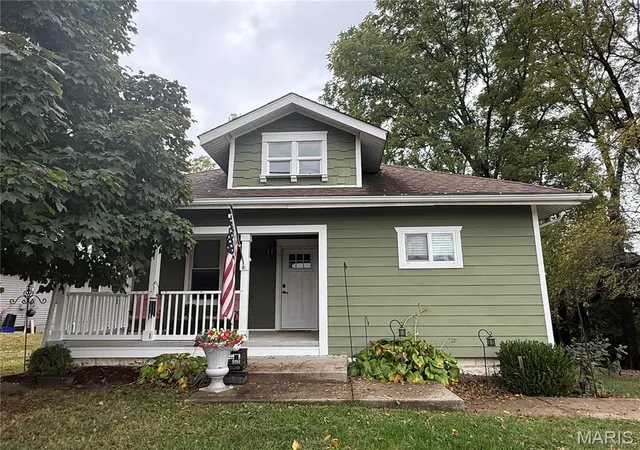 Single family home for sale at 548 Glen Xing Rd, Glen Carbon, IL 62034 | MLS# MIS26067532
