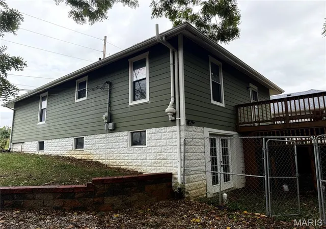 Photo 2 of Single family home for sale at 548 Glen Xing Rd, Glen Carbon, IL 62034 | MLS# MIS26067532 | Listing updated on 2026-10-22