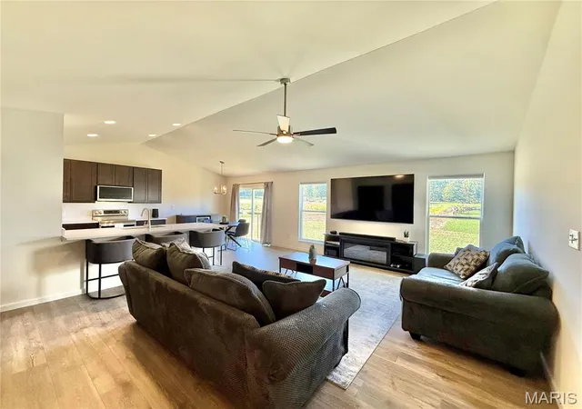 Photo 3 of Single family home for sale at 205 Red Fox Ct, Eureka, MO 63025 | MLS# MIS26067536 | Listing updated on 2026-10-25